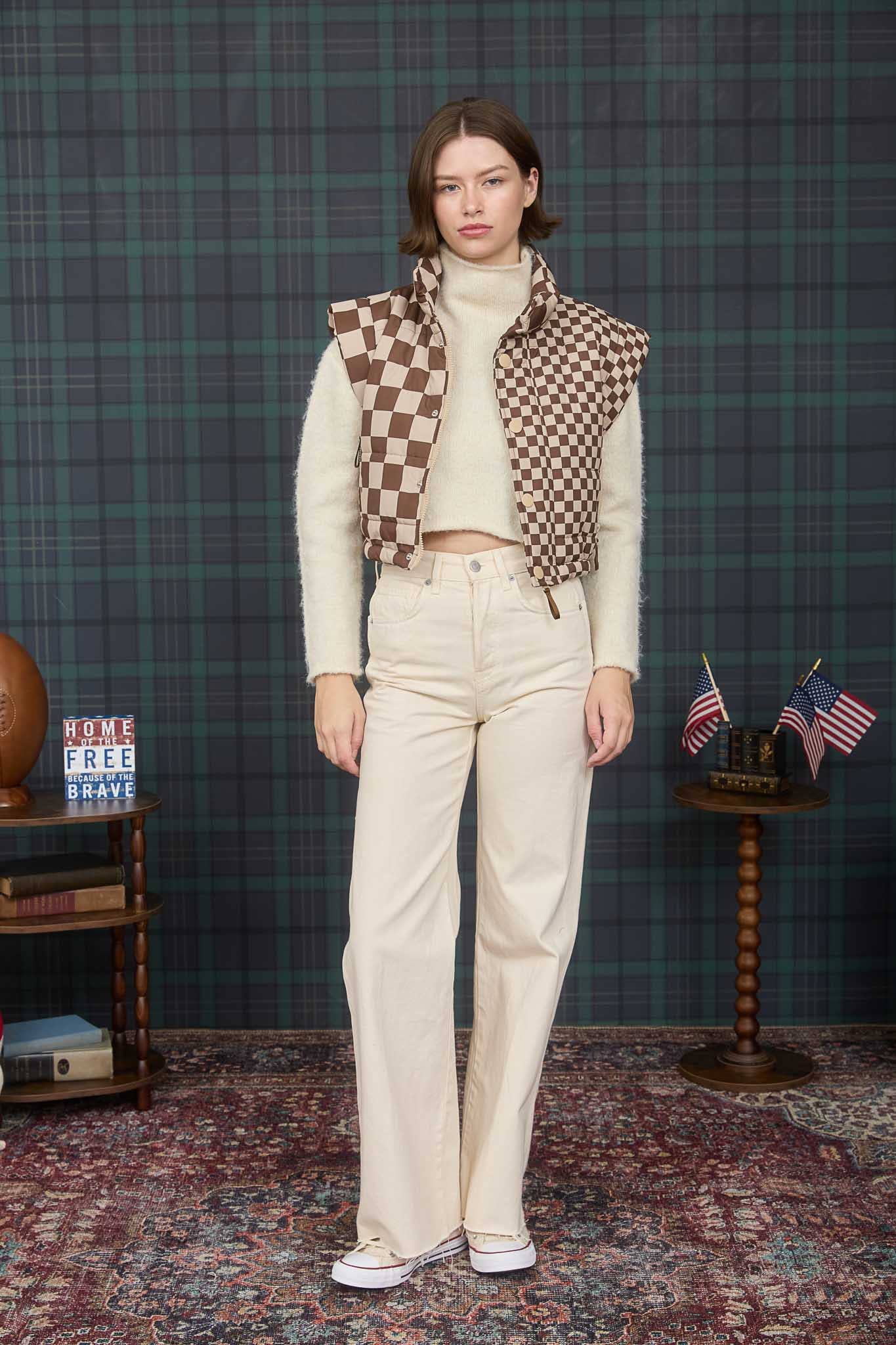 CHECKERED CROPPED PUFFER VEST: BROWN
