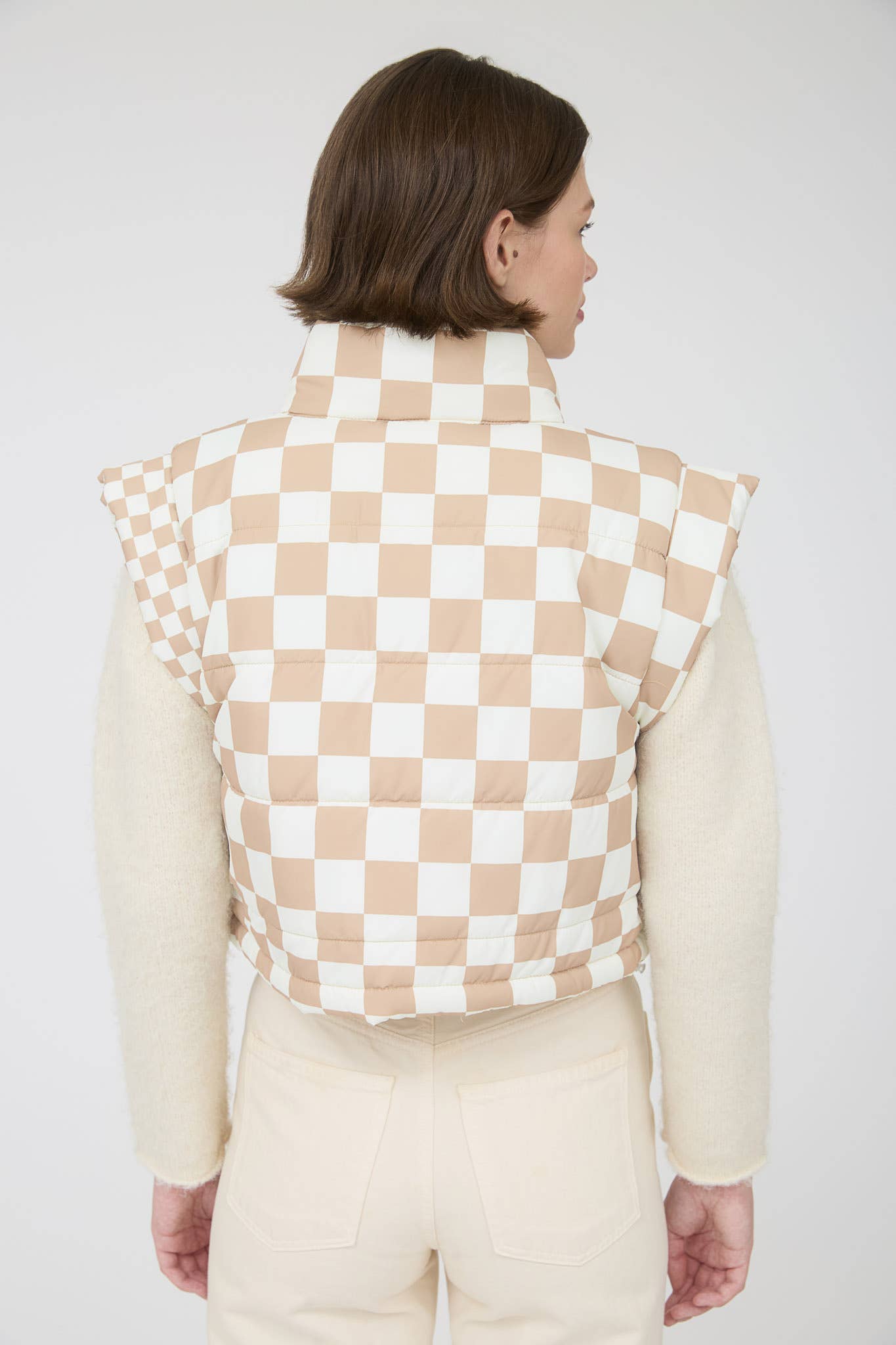 CHECKERED CROPPED PUFFER VEST: BROWN