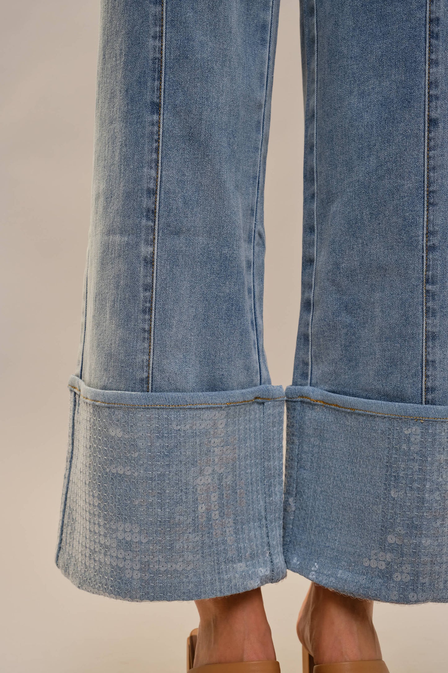 91247P - Cuffed Bottom With Sequins Detailed Jeans: LIGHT WASH