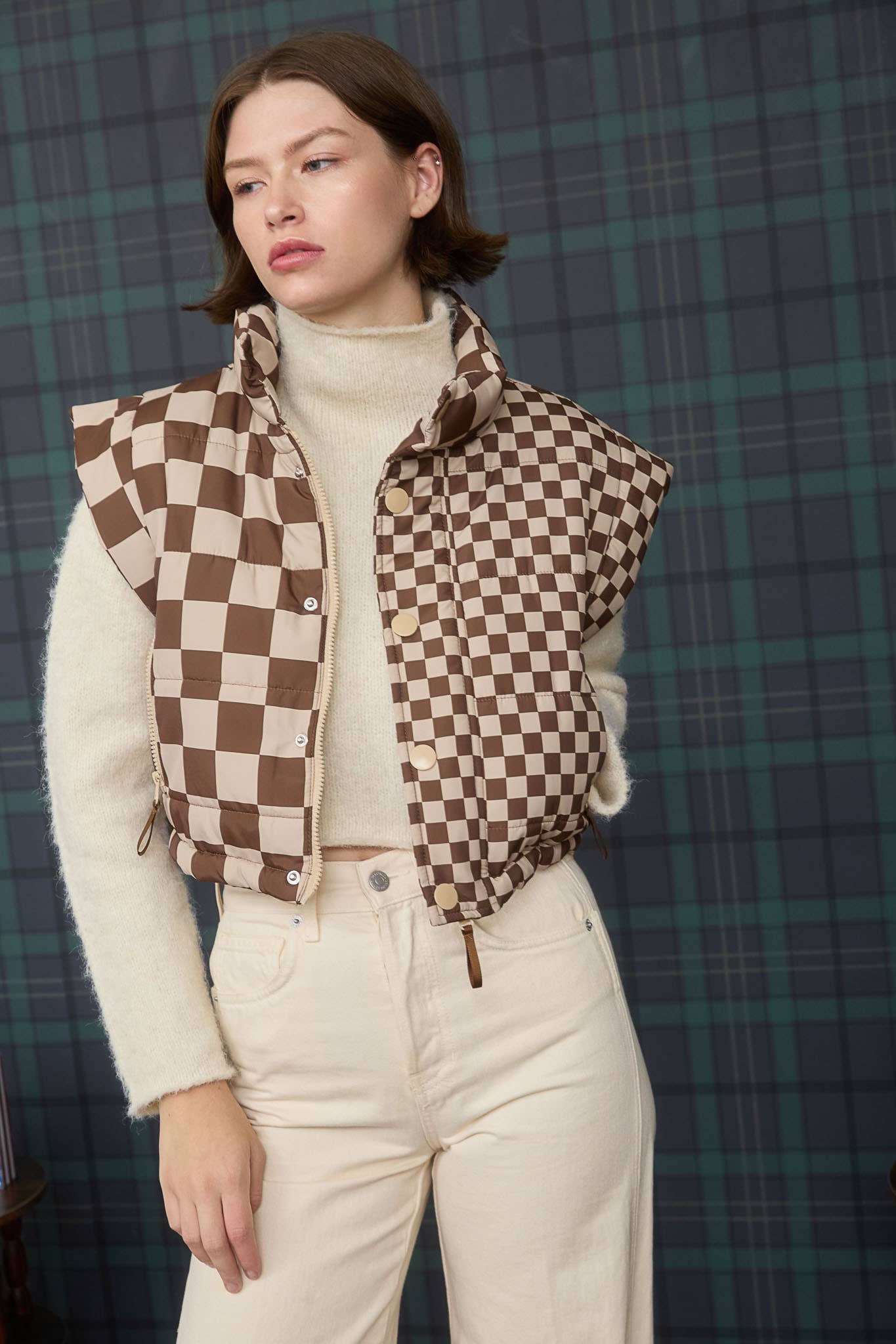 CHECKERED CROPPED PUFFER VEST: BROWN