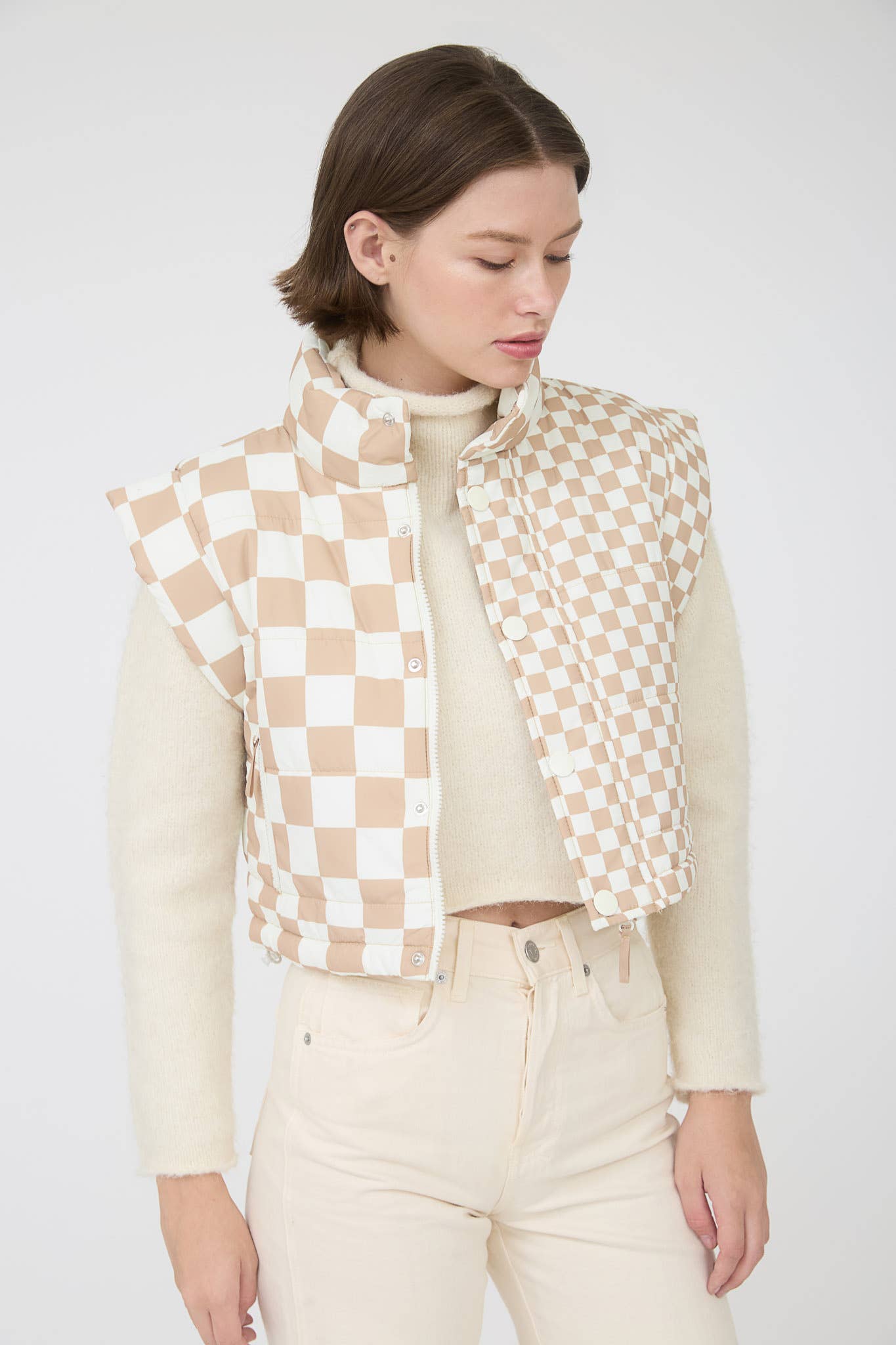 CHECKERED CROPPED PUFFER VEST: BROWN