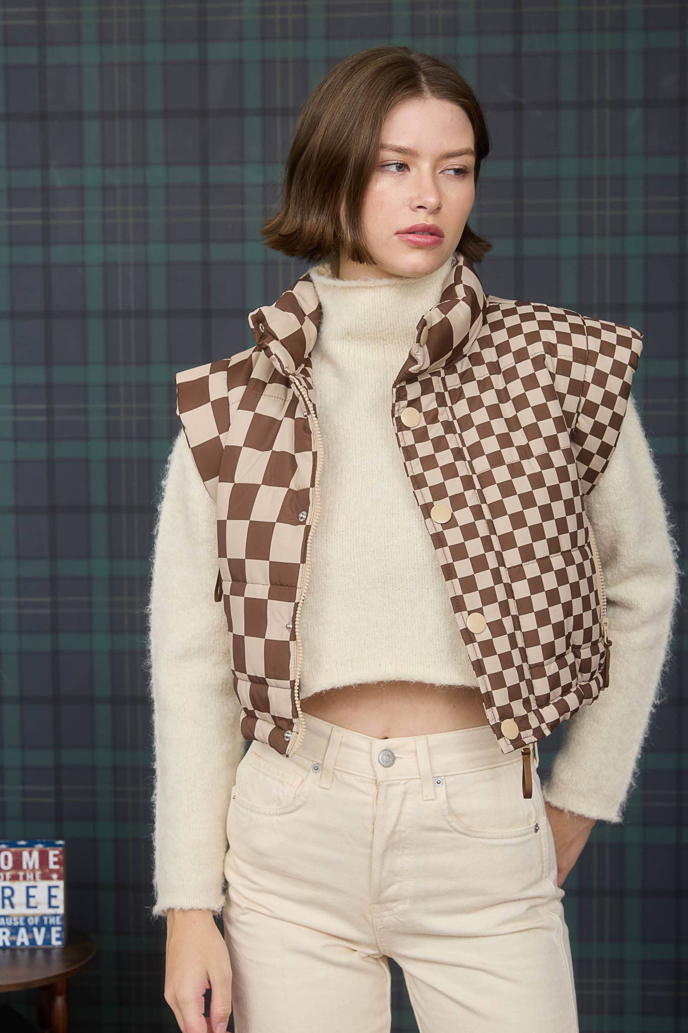 CHECKERED CROPPED PUFFER VEST: BROWN