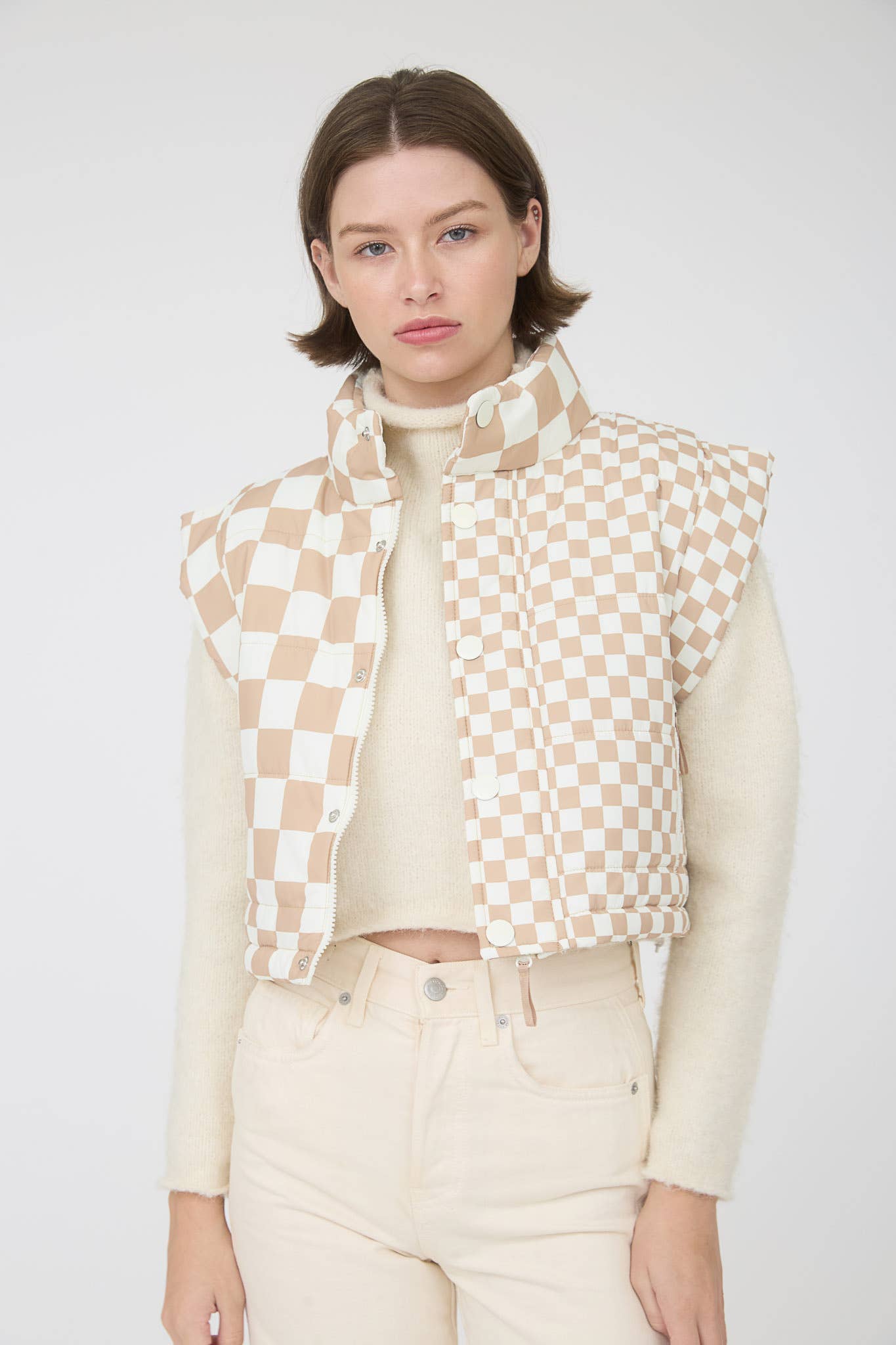 CHECKERED CROPPED PUFFER VEST: BROWN