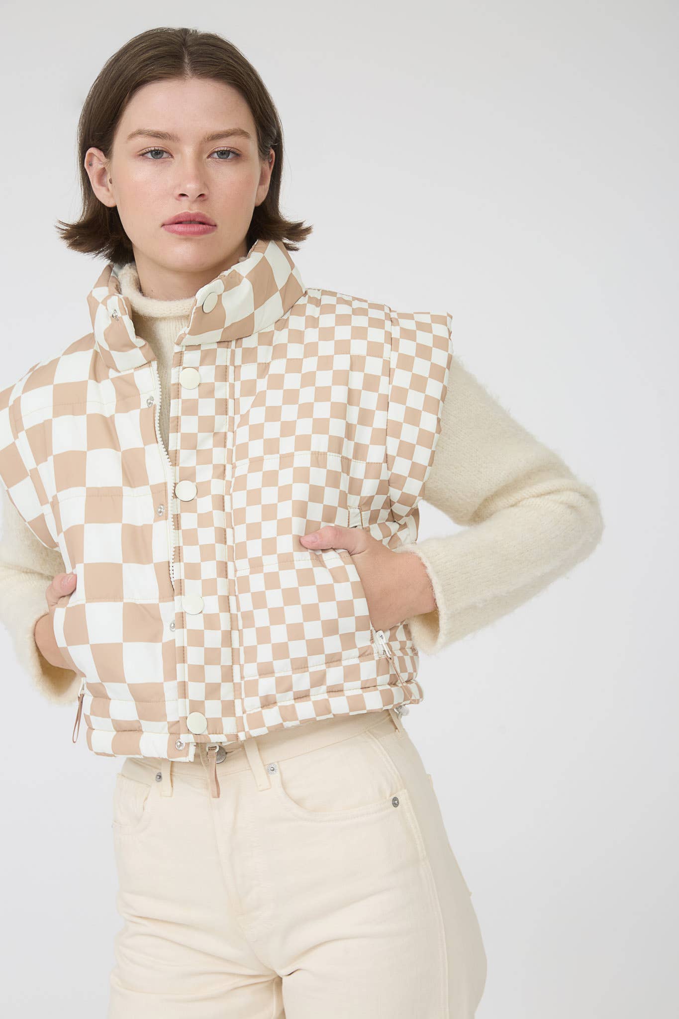 CHECKERED CROPPED PUFFER VEST: BROWN