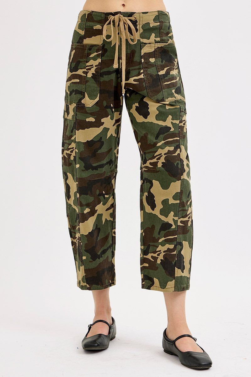 MID RISE FIT BARREL SLUNG PANTS
