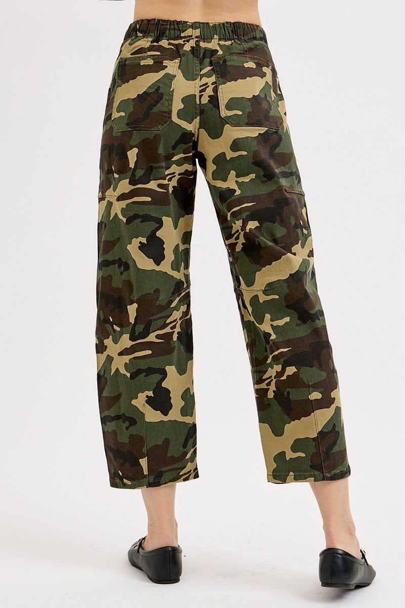 MID RISE FIT BARREL SLUNG PANTS