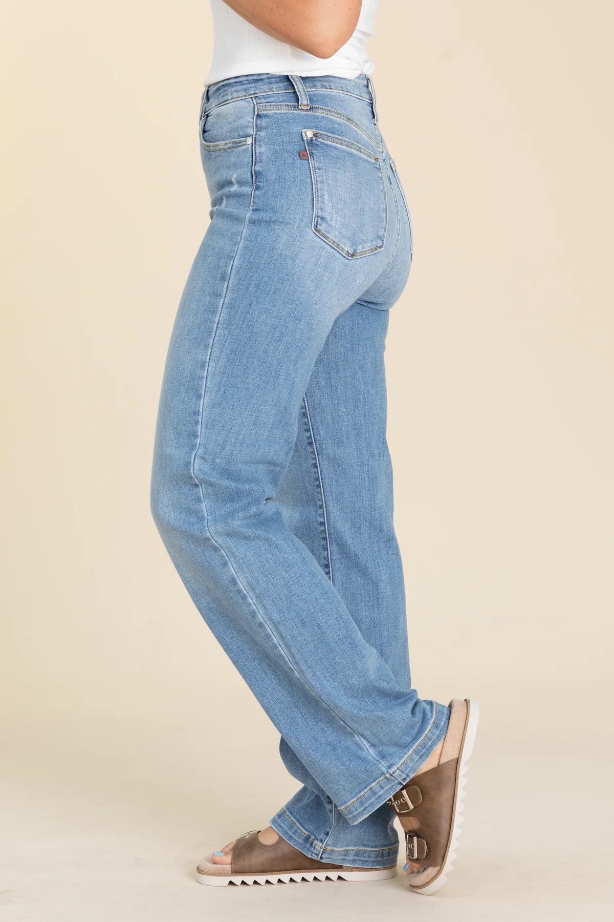 JUDY BLUE STRAIGHT FIT. HIGH WAIST