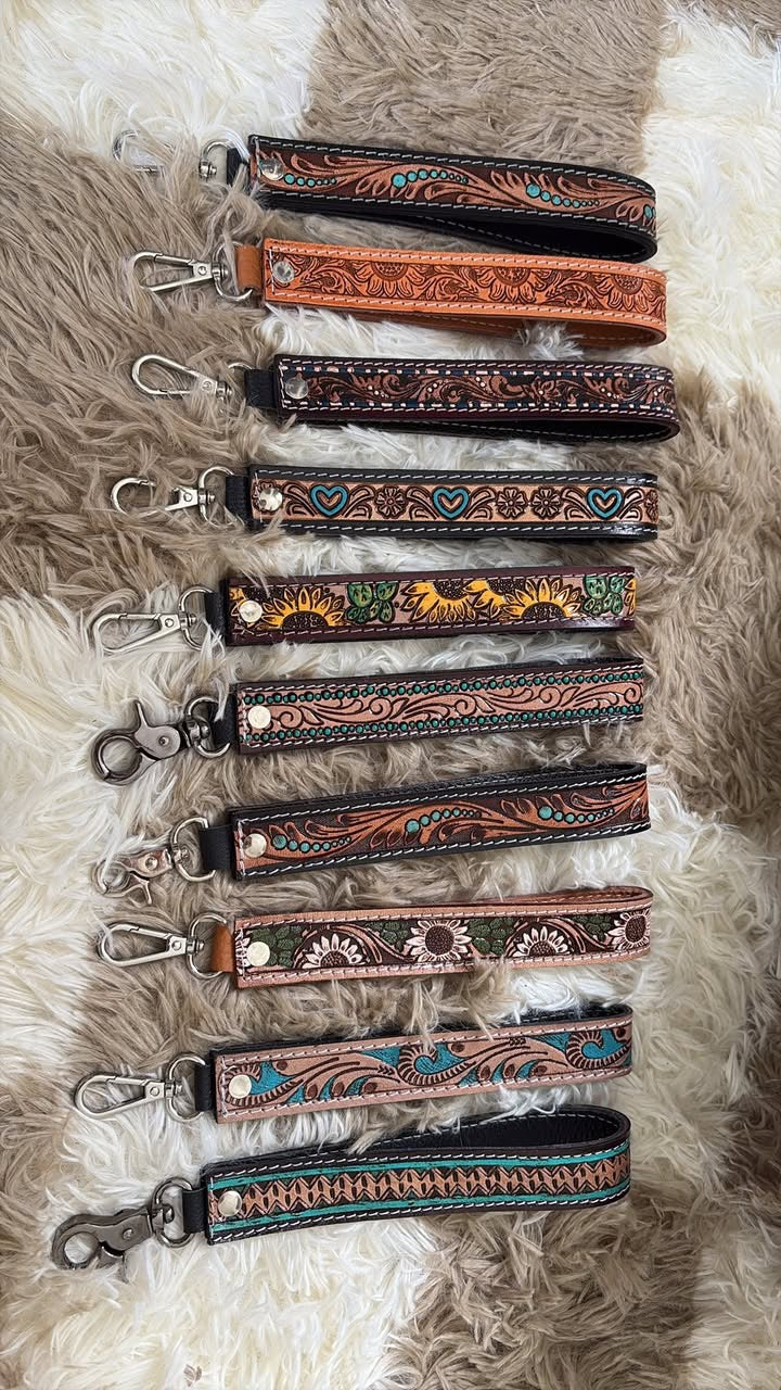 LEATHER TOOLED WRISTLET STRAP