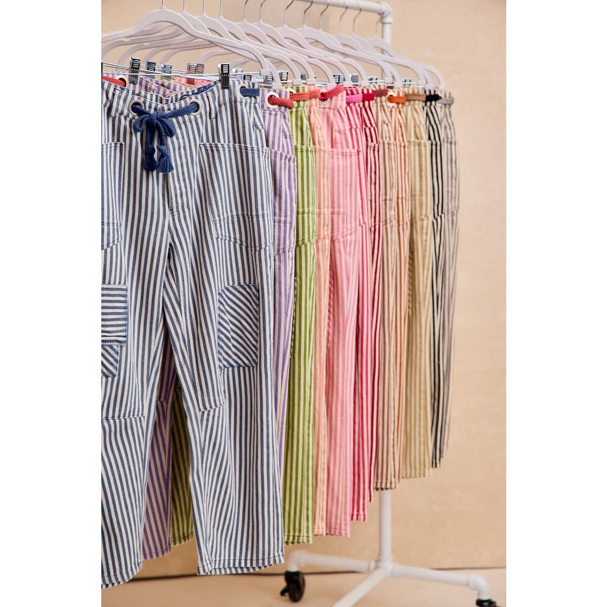 STRIPED TWILL BARREL PANTS: LIME
