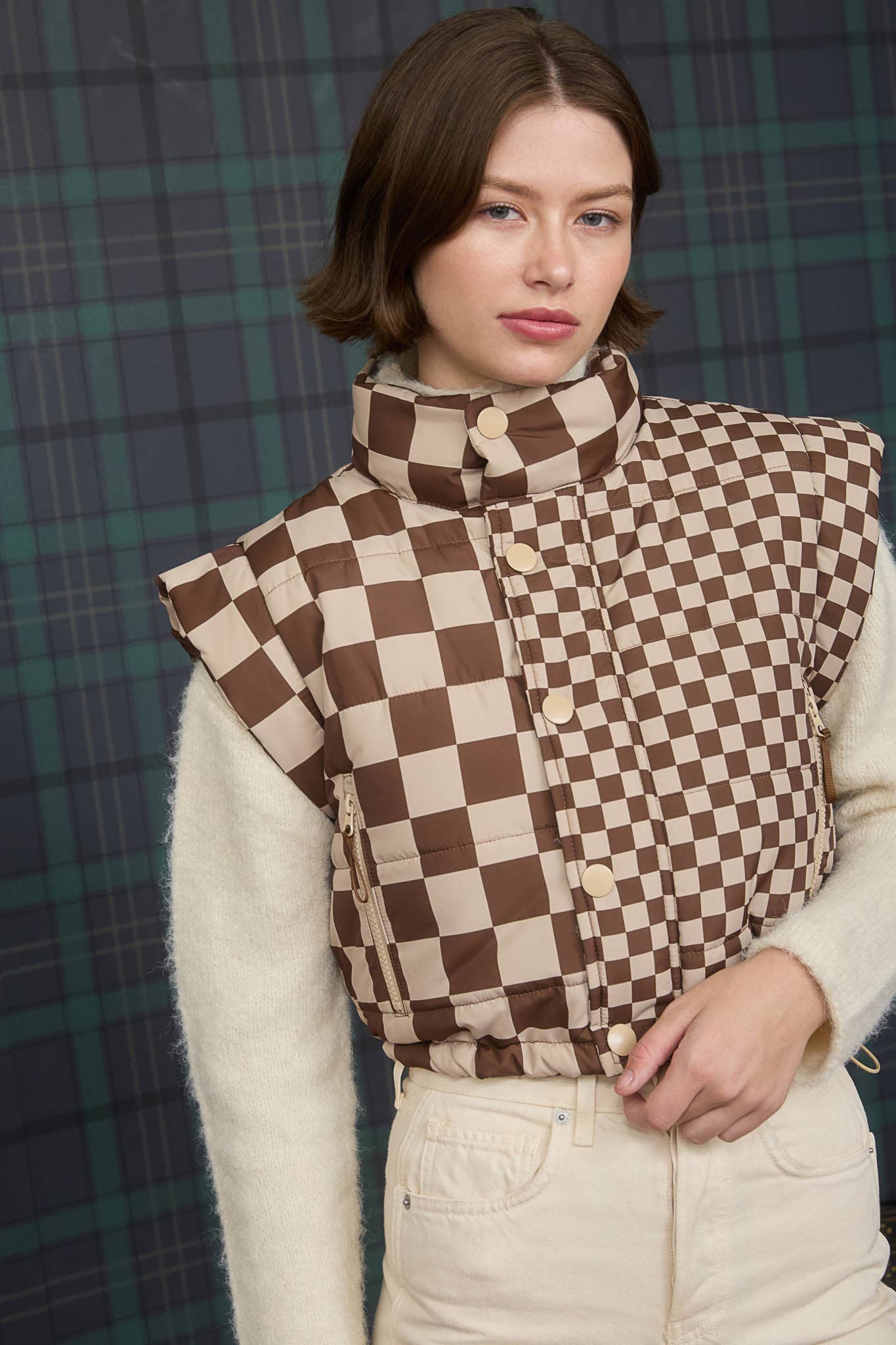 CHECKERED CROPPED PUFFER VEST: BROWN