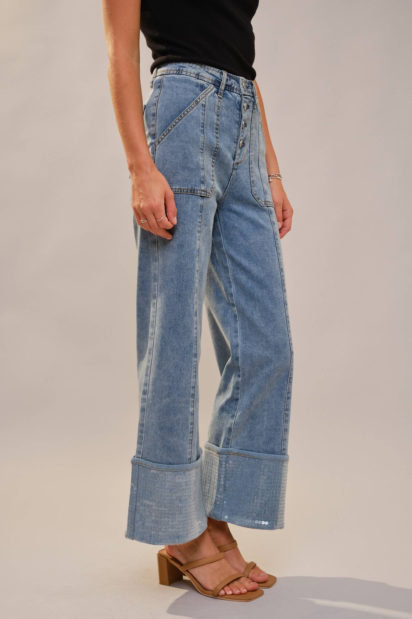 91247P - Cuffed Bottom With Sequins Detailed Jeans: LIGHT WASH