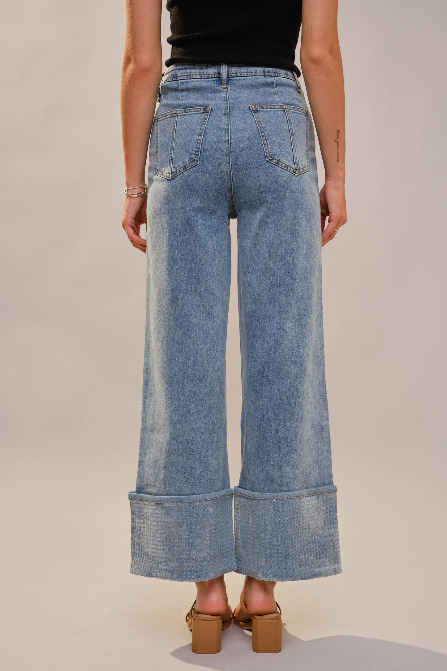 91247P - Cuffed Bottom With Sequins Detailed Jeans: LIGHT WASH