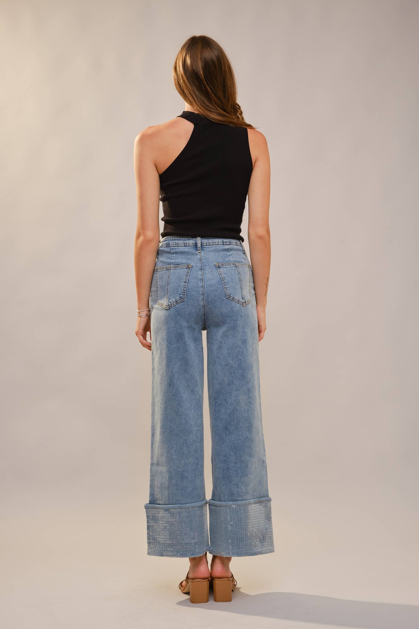 91247P - Cuffed Bottom With Sequins Detailed Jeans: LIGHT WASH