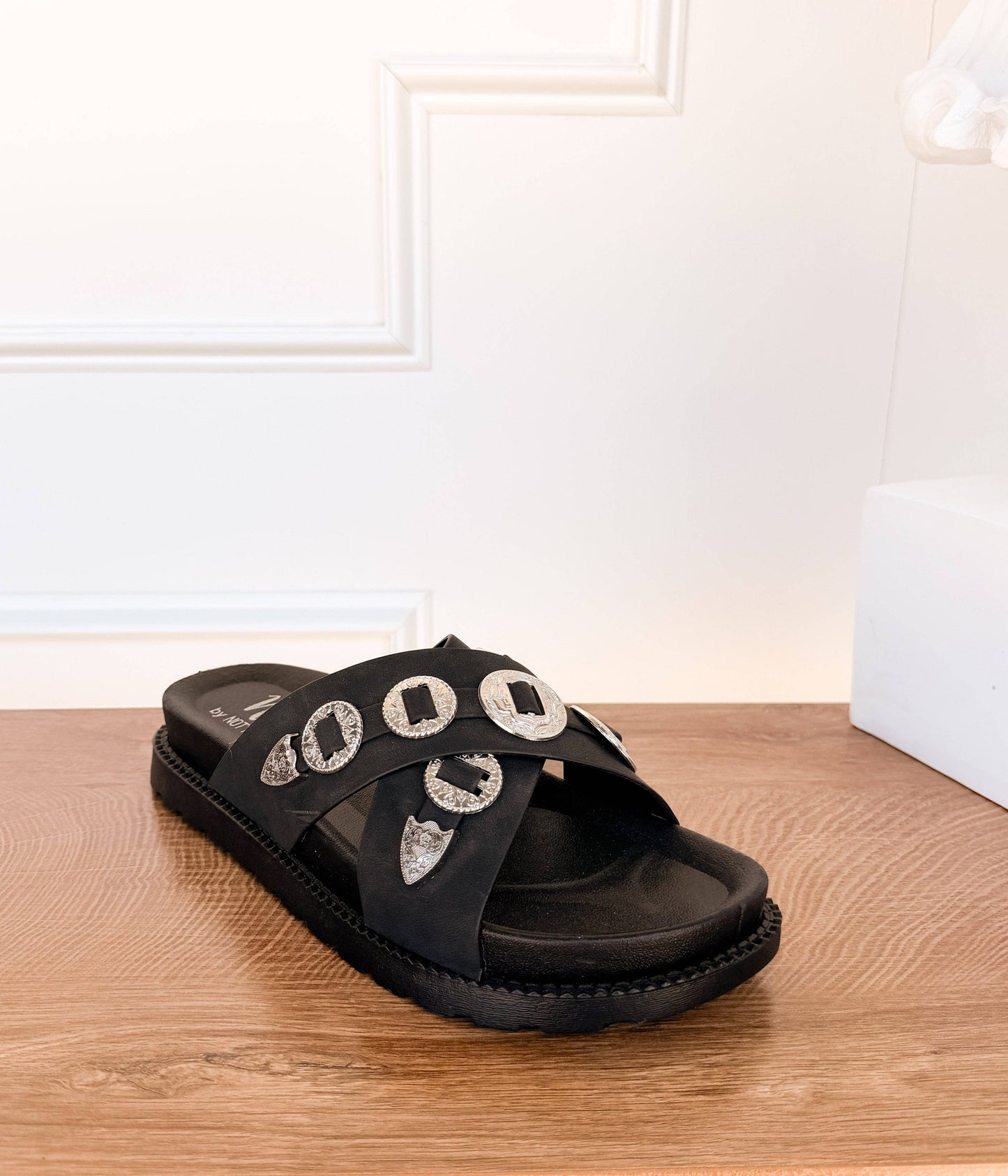 Calanthe Western Concho Sandal in Black: 7