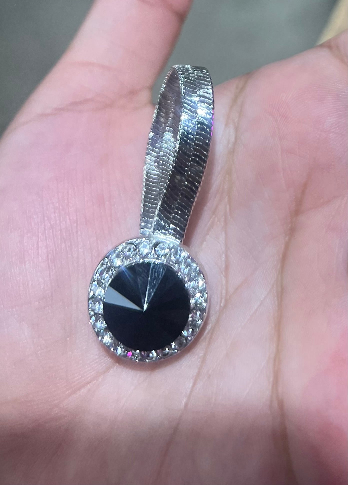 MAGNETIC SHIRT CLIP
