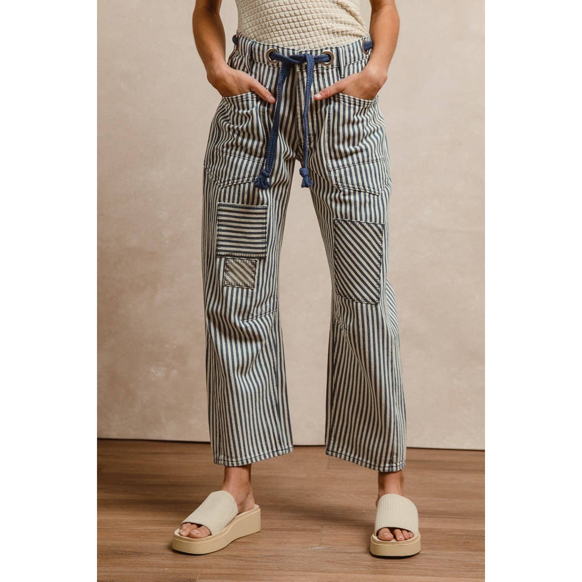 STRIPED TWILL BARREL PANTS: BLACK