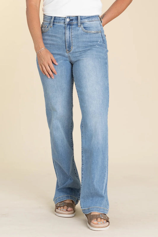 JUDY BLUE  STRAIGHT FIT. HIGH WAIST