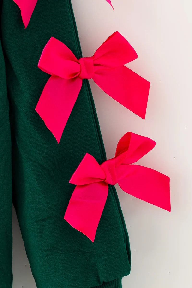 GREEN AND MERRY CHRISTMAS APPLICATION TOP WITH FUCHSIA BOWS ON SLEEVES