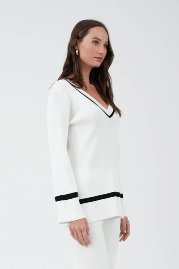 CONTRAST TRIM V NECK PULLOVER SWEATER