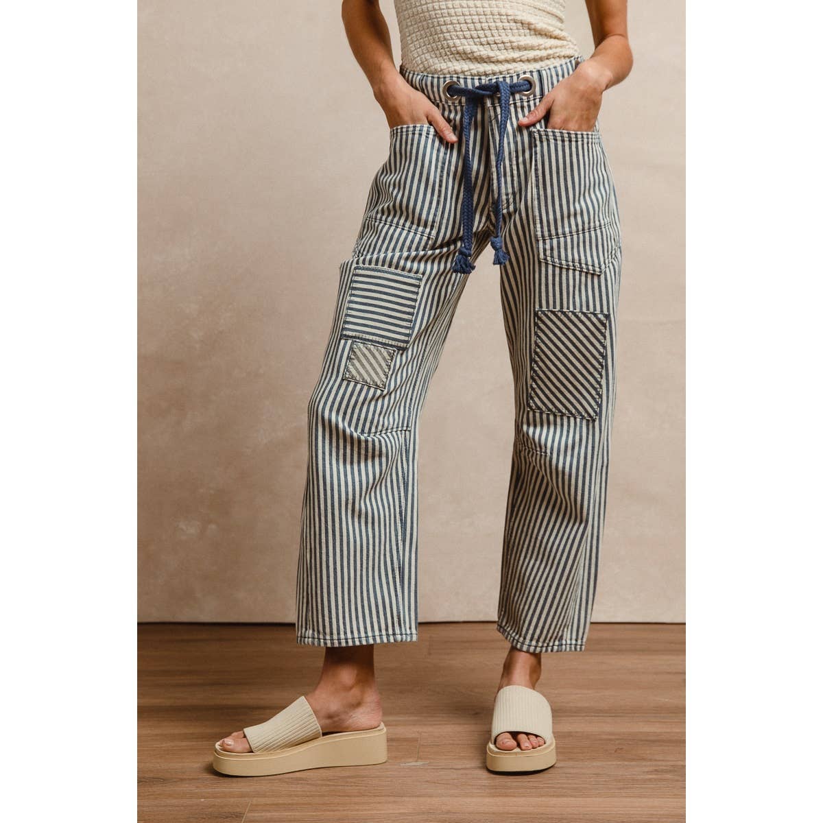 STRIPED TWILL BARREL PANTS: BLACK